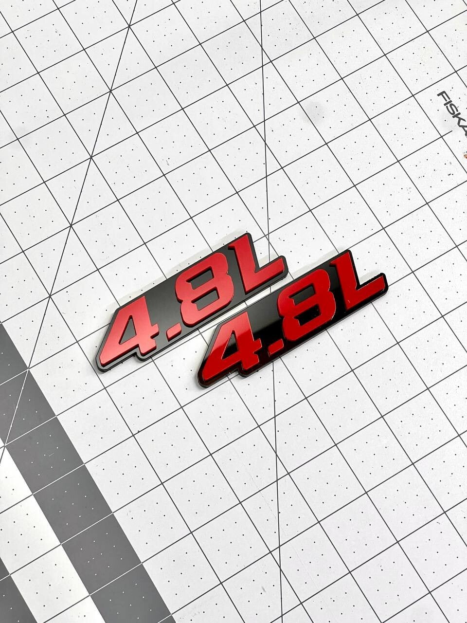 4.8L ENGINE EMBLEMS QTY 2 FENDER EXTERIOR 4.8L ENGINE EMBLEMS BADGE RED PAIR