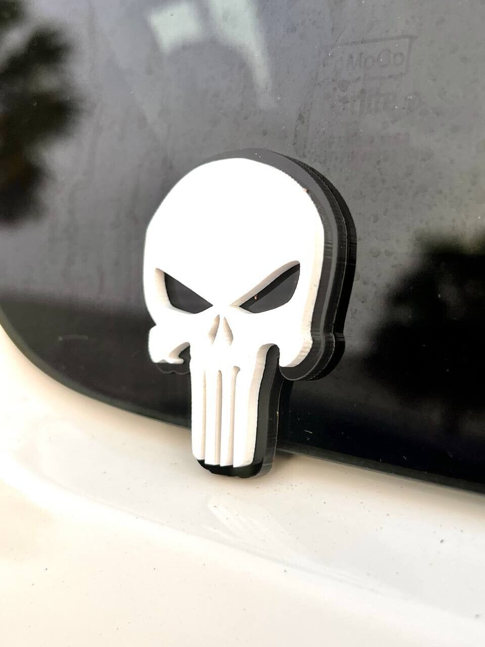 2PCS 18-24 WRANGLER JL GLADIATOR WHITE PUNISHER FENDER EMBLEM BADGE