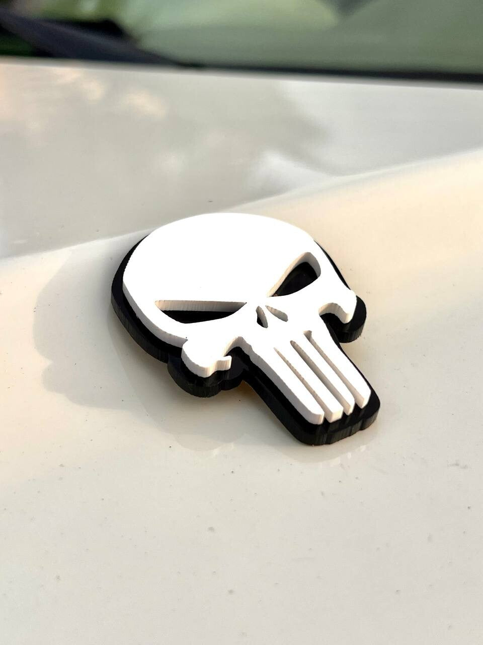 2PCS 18-24 WRANGLER JL GLADIATOR WHITE PUNISHER FENDER EMBLEM BADGE