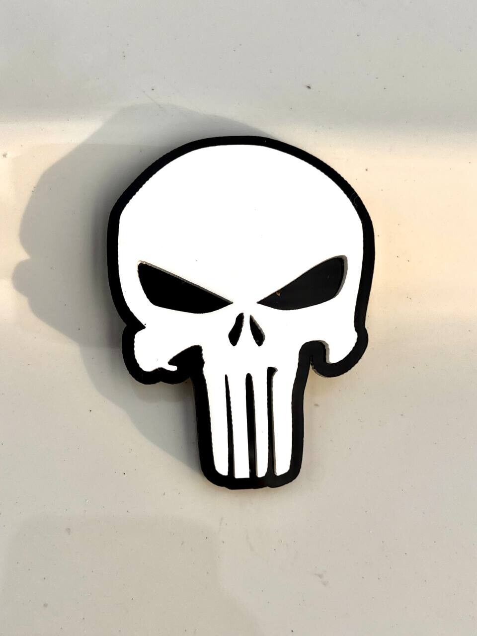 2PCS 18-24 WRANGLER JL GLADIATOR WHITE PUNISHER FENDER EMBLEM BADGE