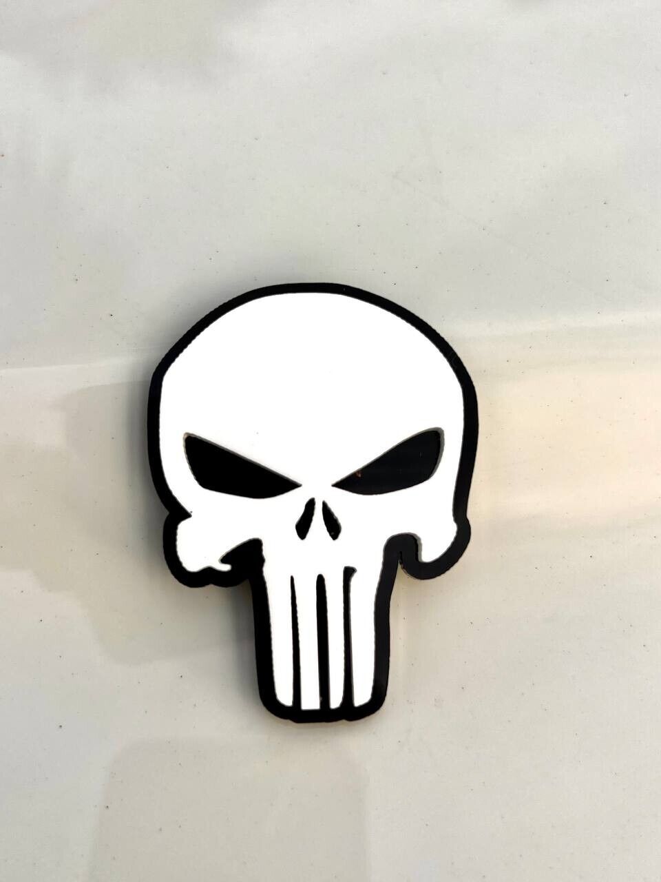 2PCS 18-24 WRANGLER JL GLADIATOR WHITE PUNISHER FENDER EMBLEM BADGE
