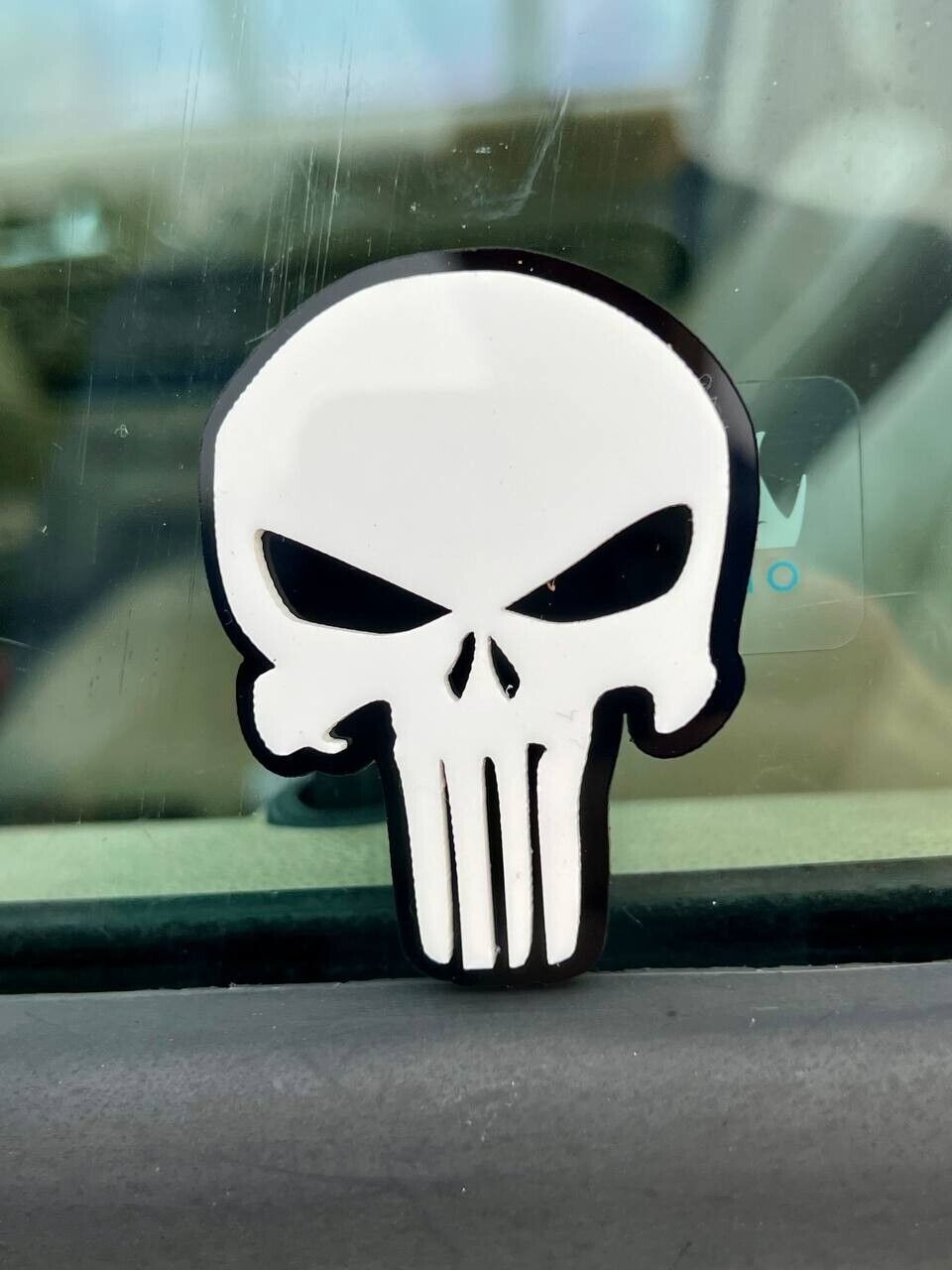2PCS 18-24 WRANGLER JL GLADIATOR WHITE PUNISHER FENDER EMBLEM BADGE