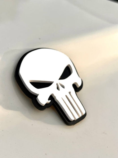 2PCS 18-24 WRANGLER JL GLADIATOR WHITE PUNISHER FENDER EMBLEM BADGE