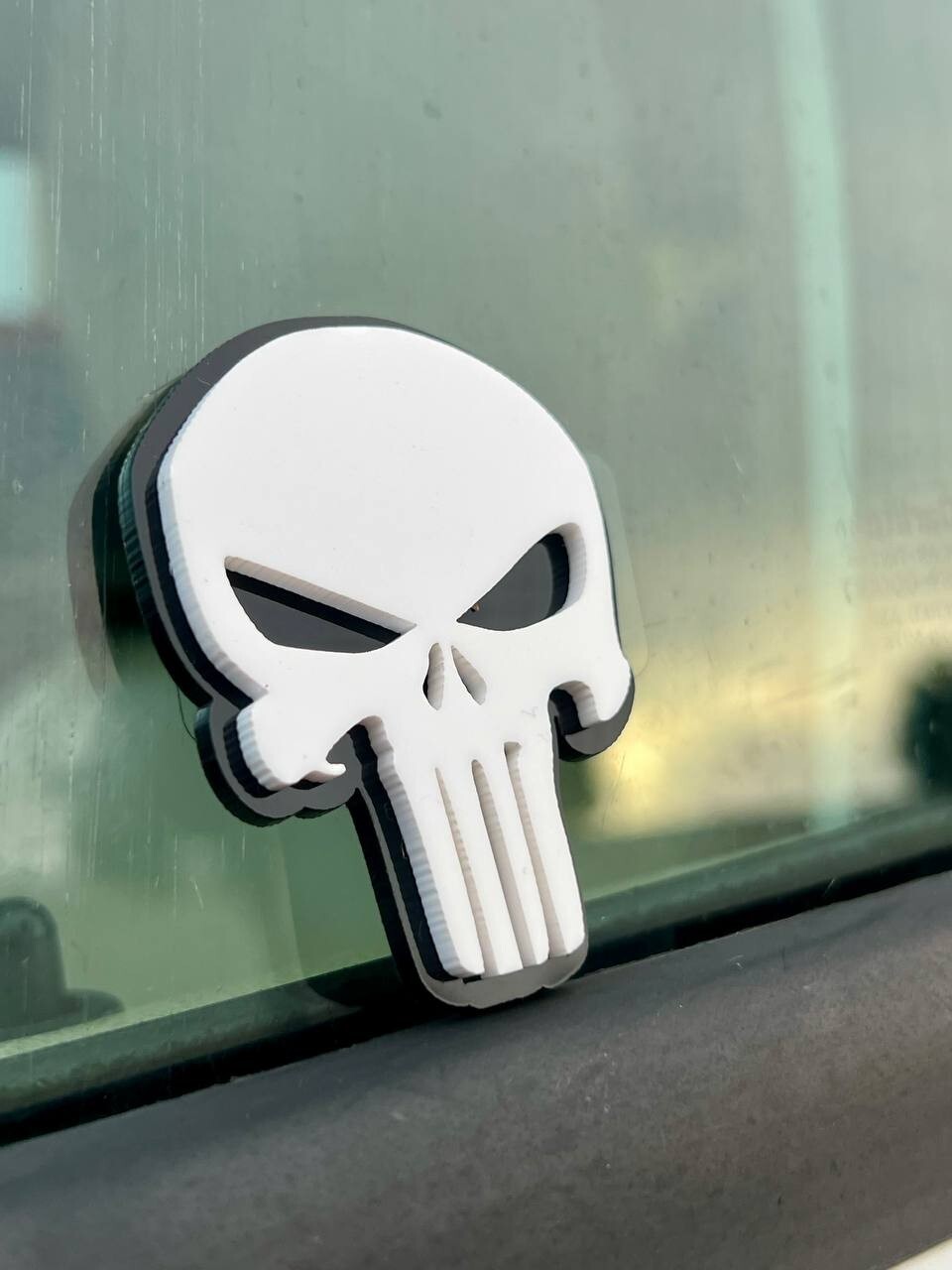 2PCS 18-24 WRANGLER JL GLADIATOR WHITE PUNISHER FENDER EMBLEM BADGE